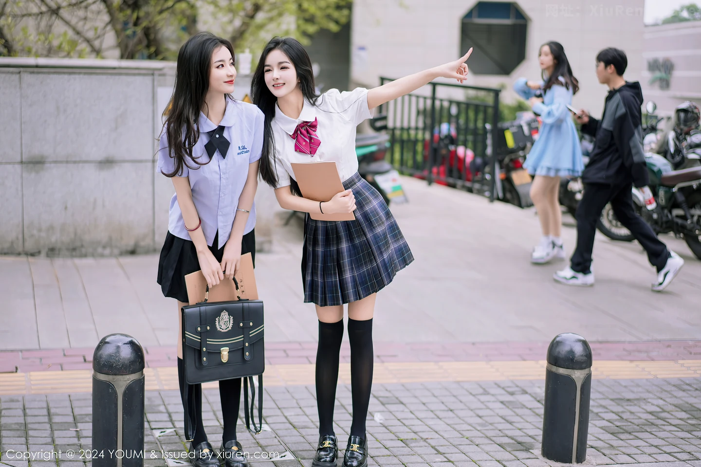 图片[2]-[YouMi尤蜜荟]Vol.1057 模特鱼尾fish＆小茶茶性感学妹制服配黑丝袜秀完美身材迷人写真103P-秀人网官方网站